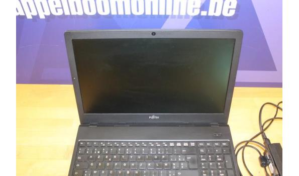 laptop FUJITSU Lifebook A555, Intel Core i3, paswoord niet gekend, met lader